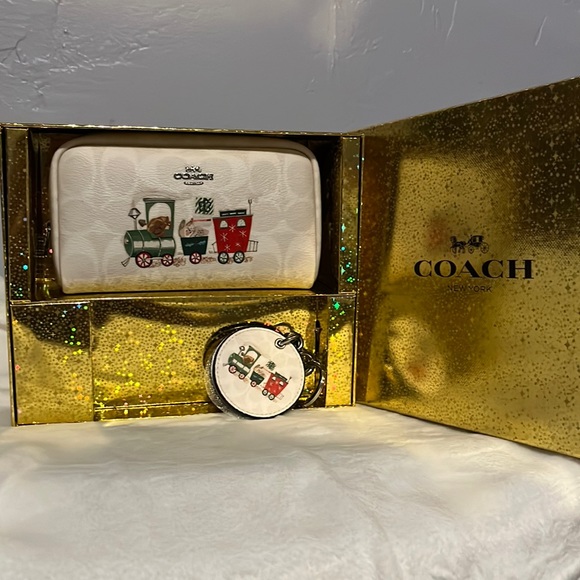 Coach Toy Train Cosmetic Bag with mirror. White - Picture 1 of 4